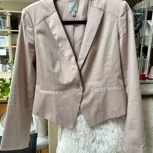 Elegant Women's Blazer in Cream